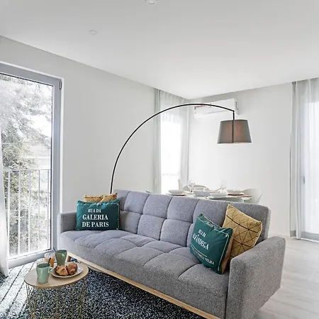 Stylish Flat W/ Gym & Parking By Lovelystay Porto Exterior photo
