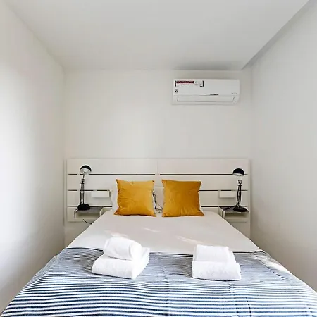 Stylish Flat W/ Gym & Parking By Lovelystay Porto Exterior photo