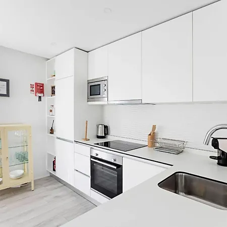 Stylish Flat W/ Gym & Parking By Lovelystay Porto Exterior photo