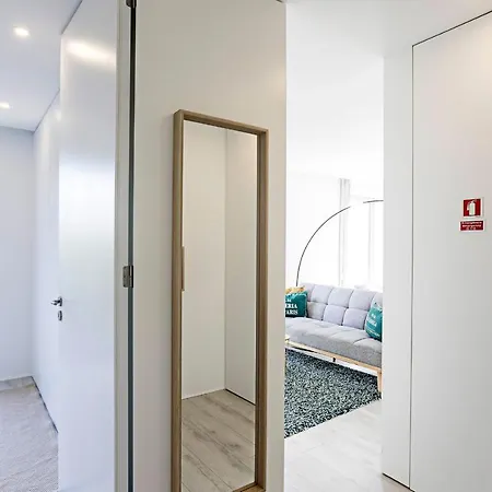 Stylish Flat W/ Gym & Parking By Lovelystay Porto Exterior photo