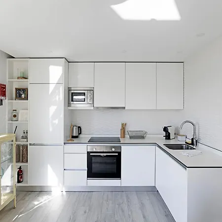 Stylish Flat W/ Gym & Parking By Lovelystay Porto Exterior photo